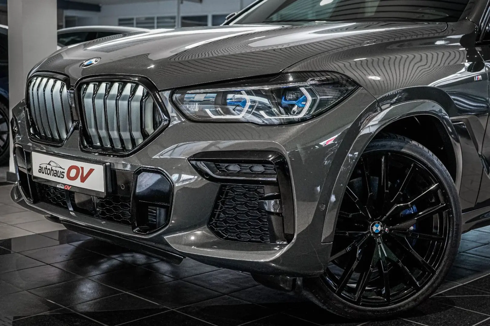 X6 M50i Individual Carbon M Sitze PanoSKY Iconic