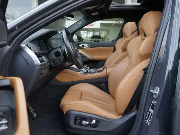 X6 M50i Individual Carbon M Sitze PanoSKY Iconic
