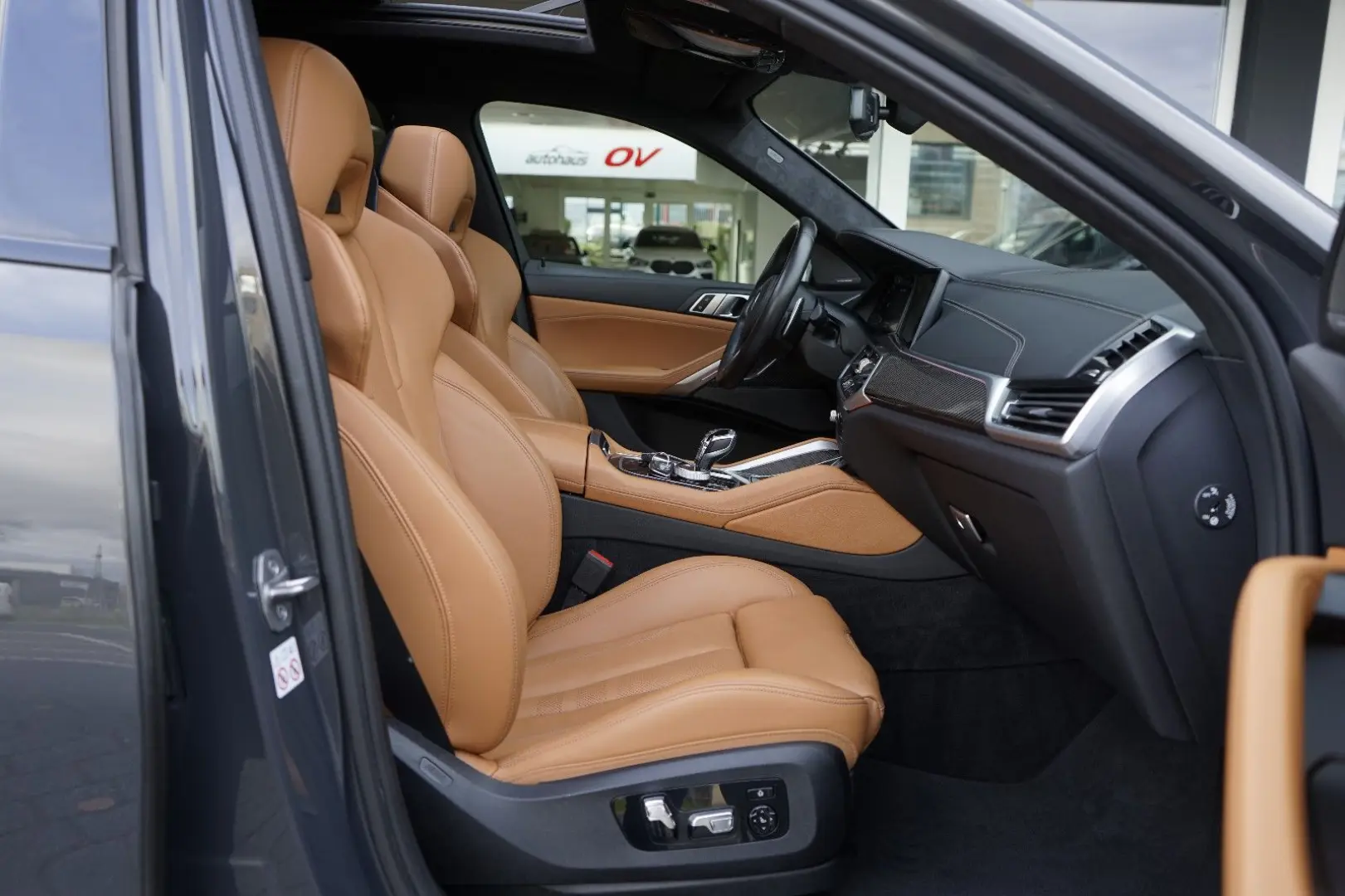 X6 M50i Individual Carbon M Sitze PanoSKY Iconic