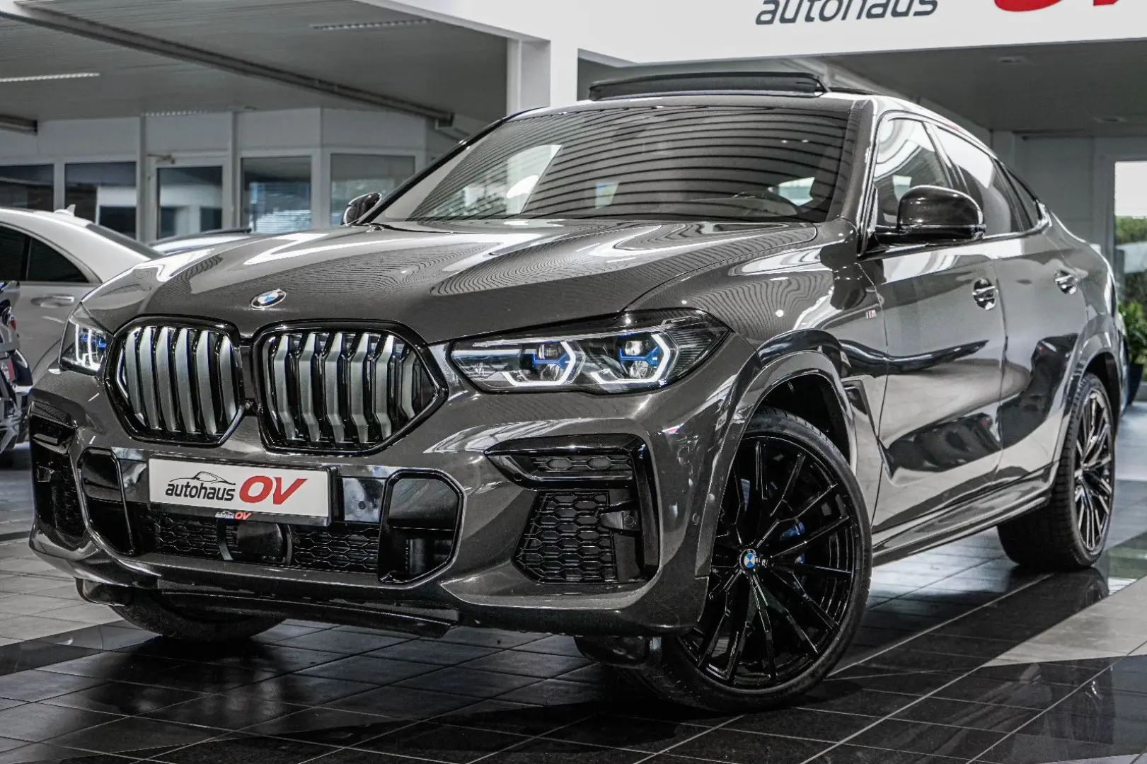 X6 M50i Individual Carbon M Sitze PanoSKY Iconic