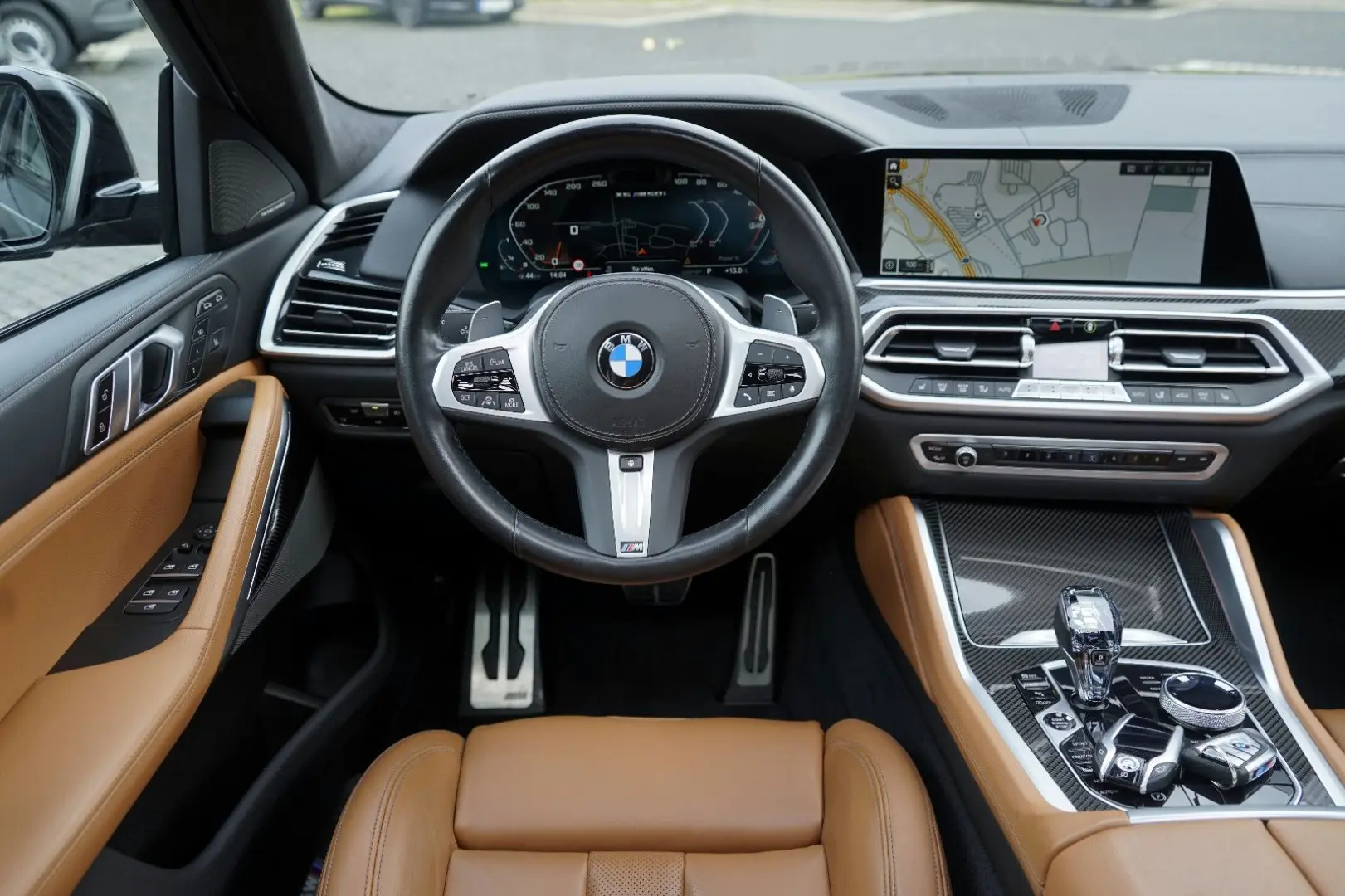 X6 M50i Individual Carbon M Sitze PanoSKY Iconic