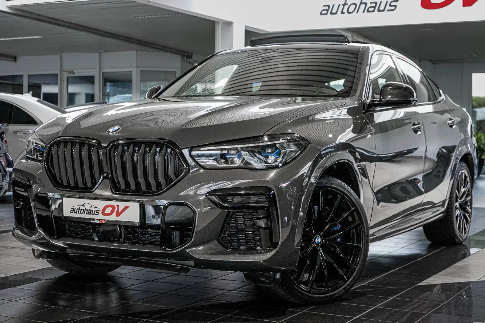 X6 M50i Individual Carbon M Sitze PanoSKY Iconic