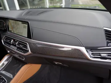 X6 M50i Individual Carbon M Sitze PanoSKY Iconic