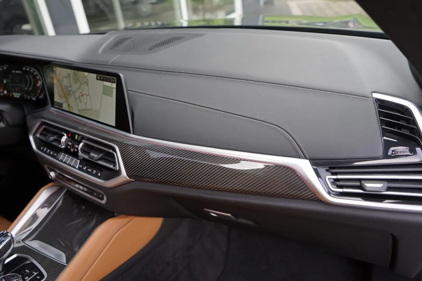 X6 M50i Individual Carbon M Sitze PanoSKY Iconic