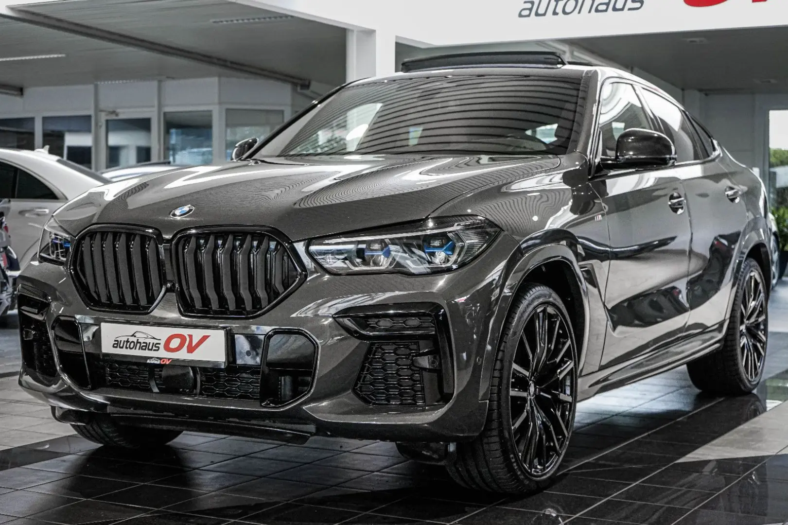 X6 M50i Individual Carbon M Sitze PanoSKY Iconic