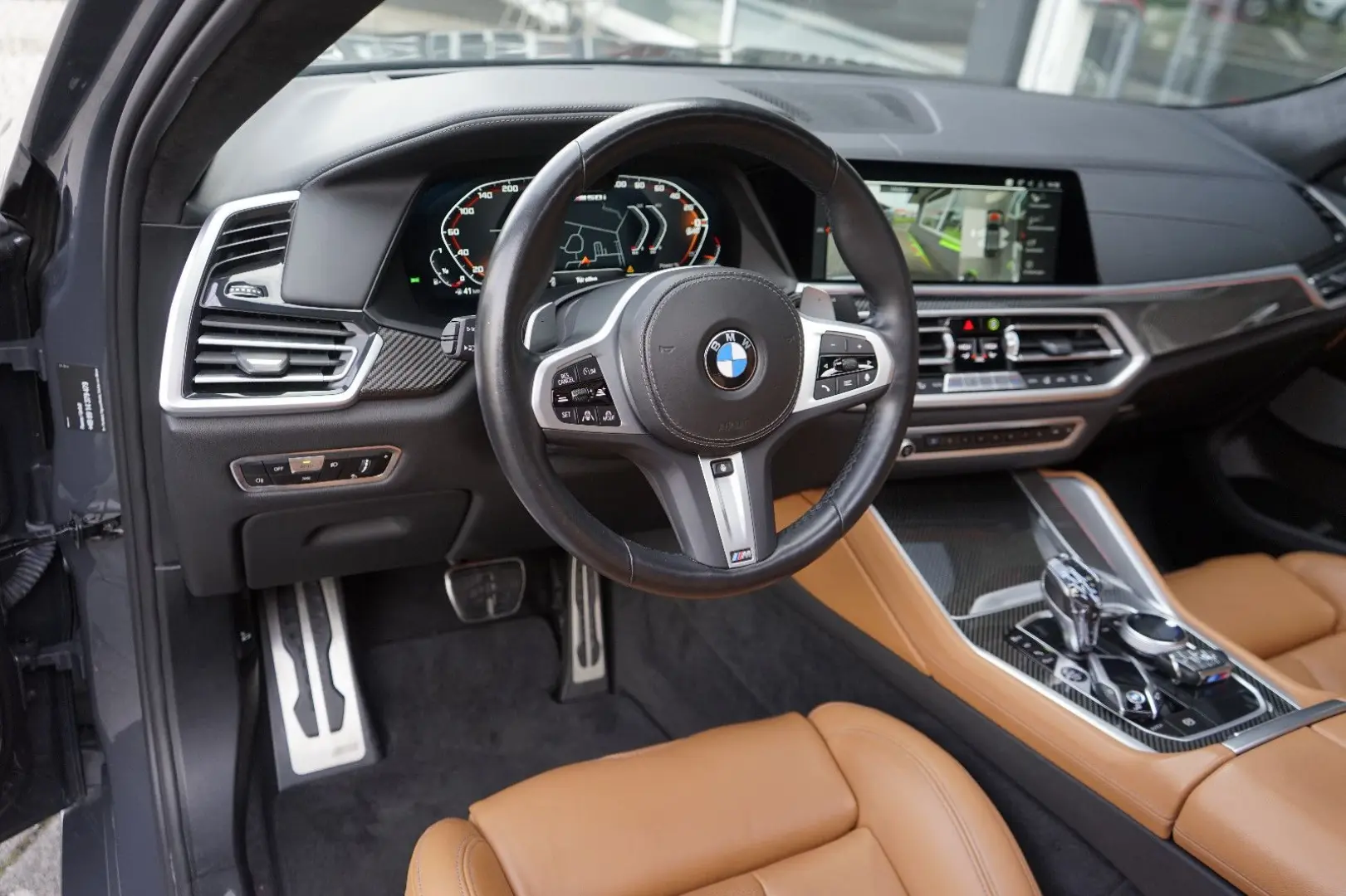 X6 M50i Individual Carbon M Sitze PanoSKY Iconic