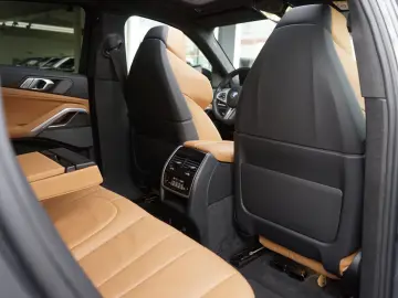 X6 M50i Individual Carbon M Sitze PanoSKY Iconic