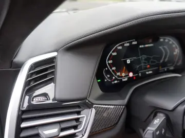 X6 M50i Individual Carbon M Sitze PanoSKY Iconic