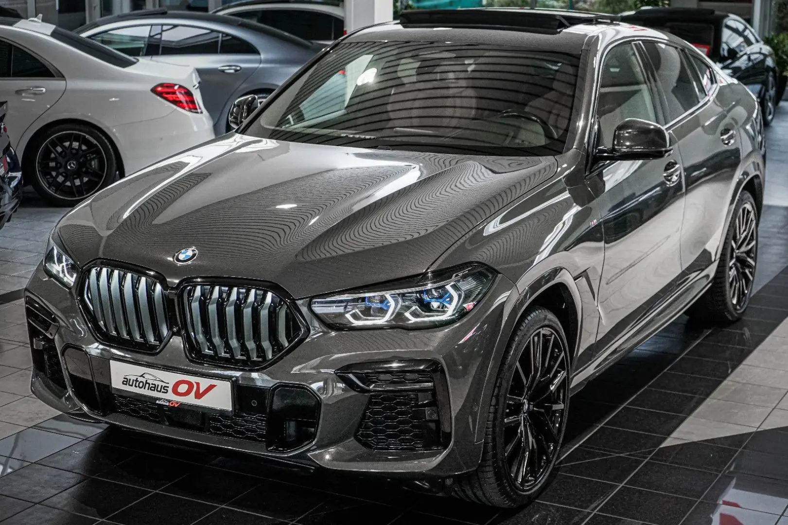 X6 M50i Individual Carbon M Sitze PanoSKY Iconic