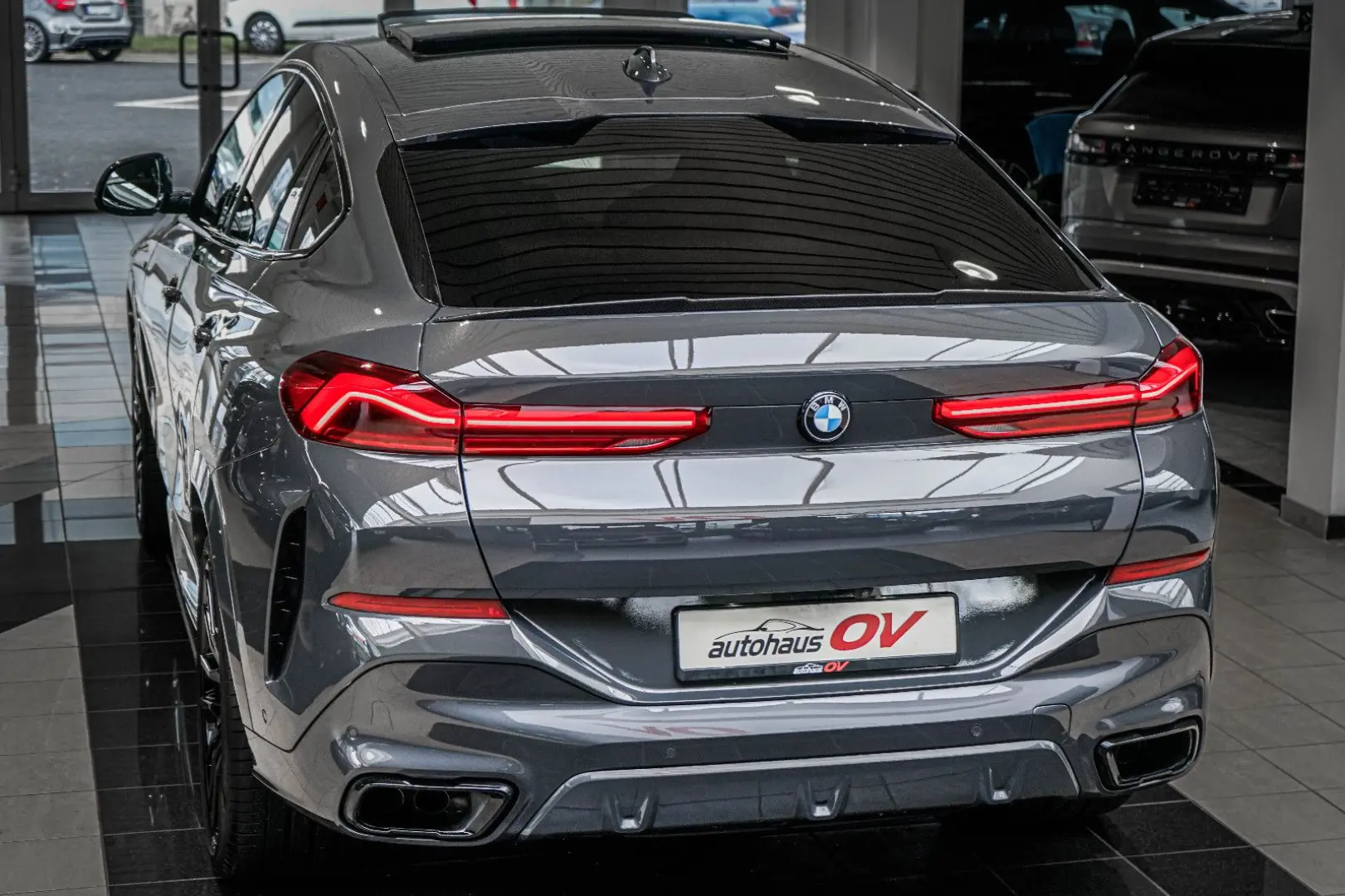 X6 M50i Individual Carbon M Sitze PanoSKY Iconic