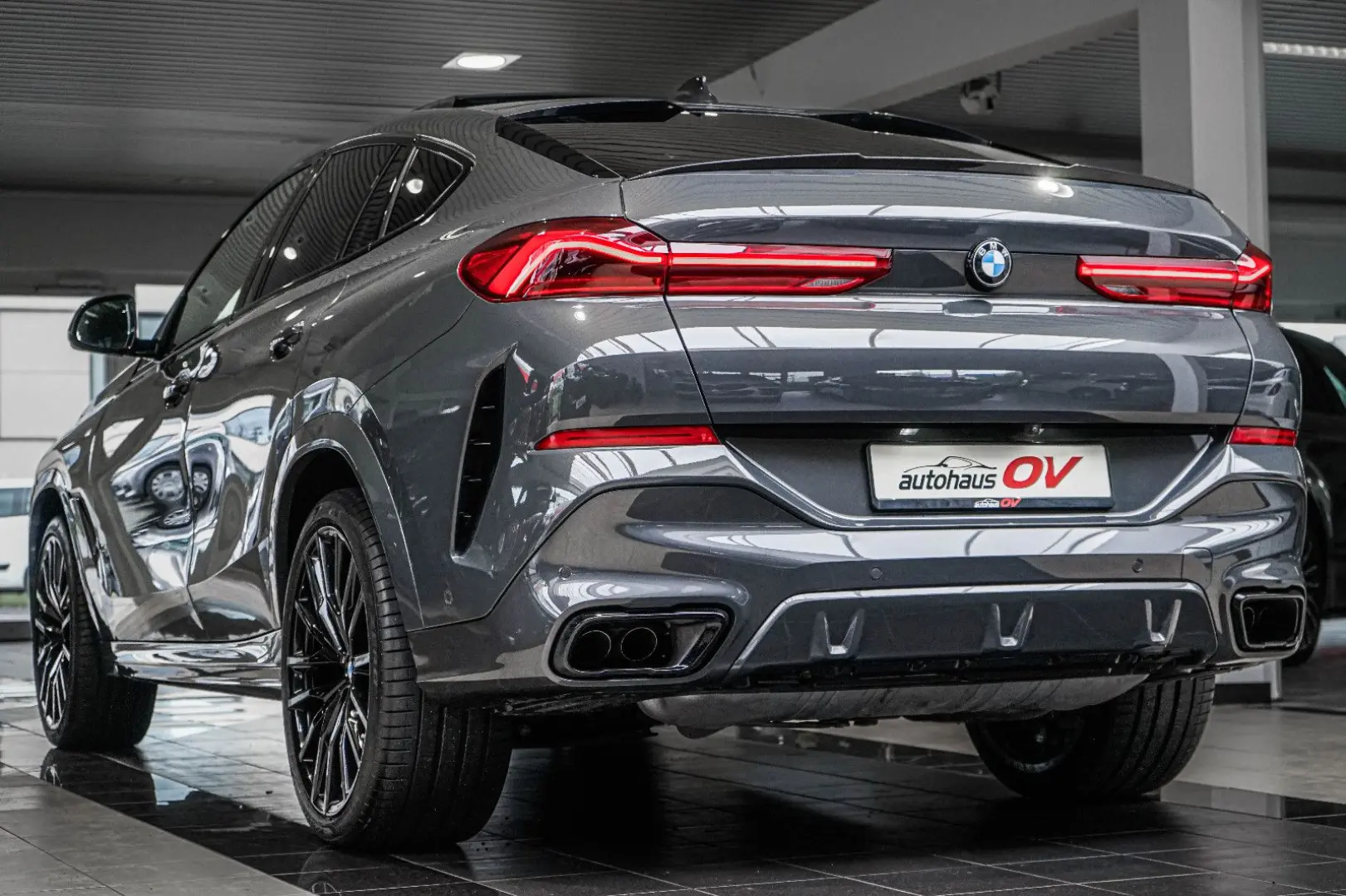 X6 M50i Individual Carbon M Sitze PanoSKY Iconic