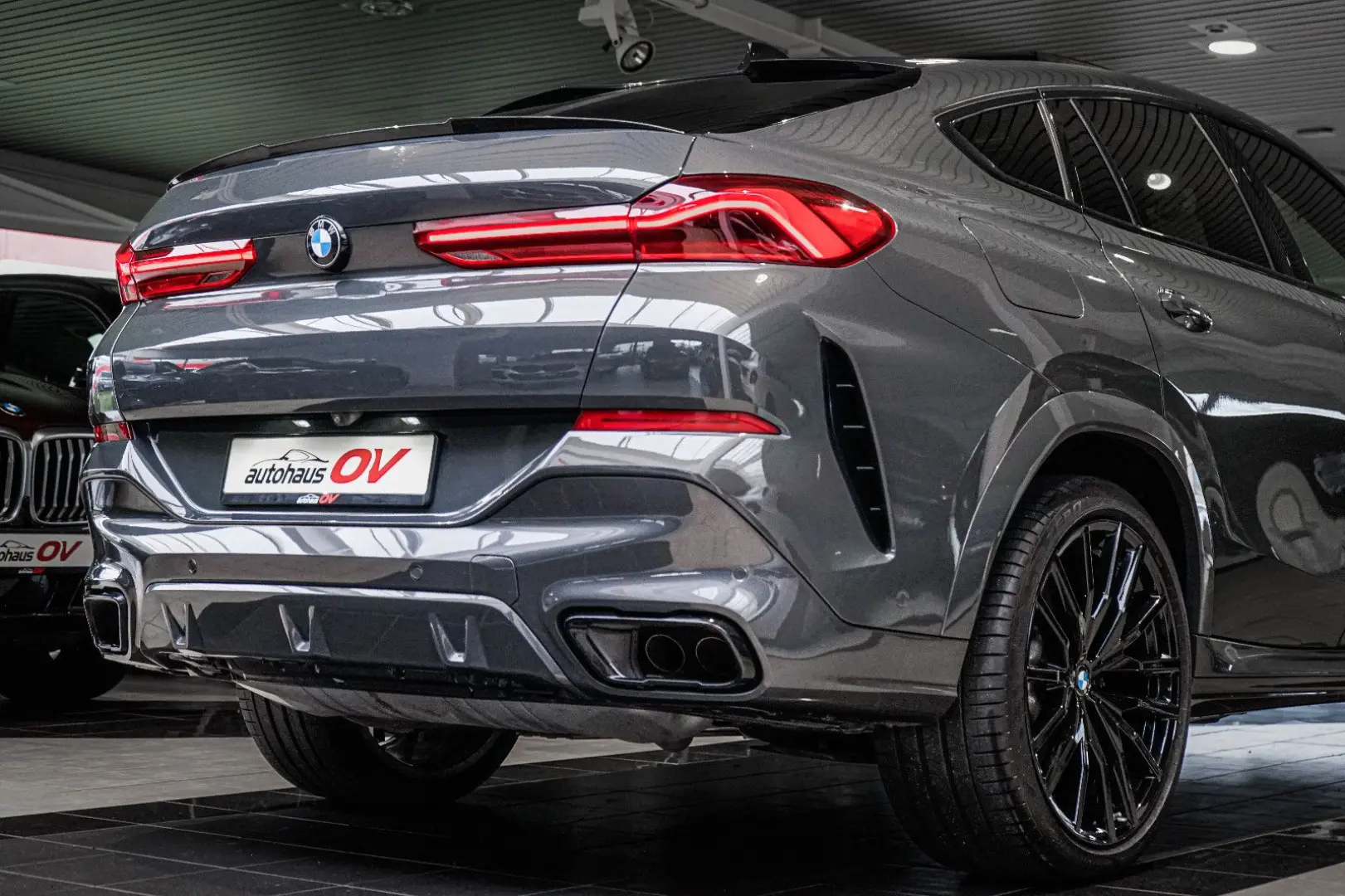 X6 M50i Individual Carbon M Sitze PanoSKY Iconic