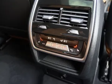 X6 M50i Individual Carbon M Sitze PanoSKY Iconic