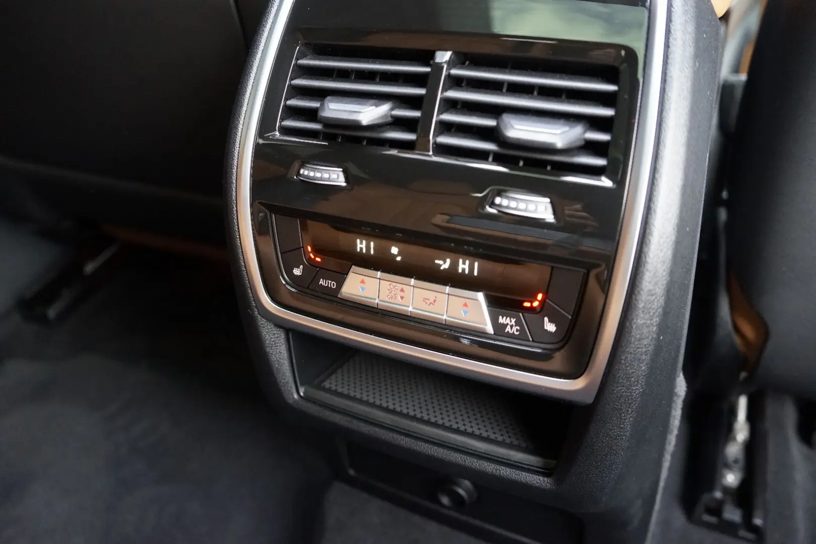 X6 M50i Individual Carbon M Sitze PanoSKY Iconic