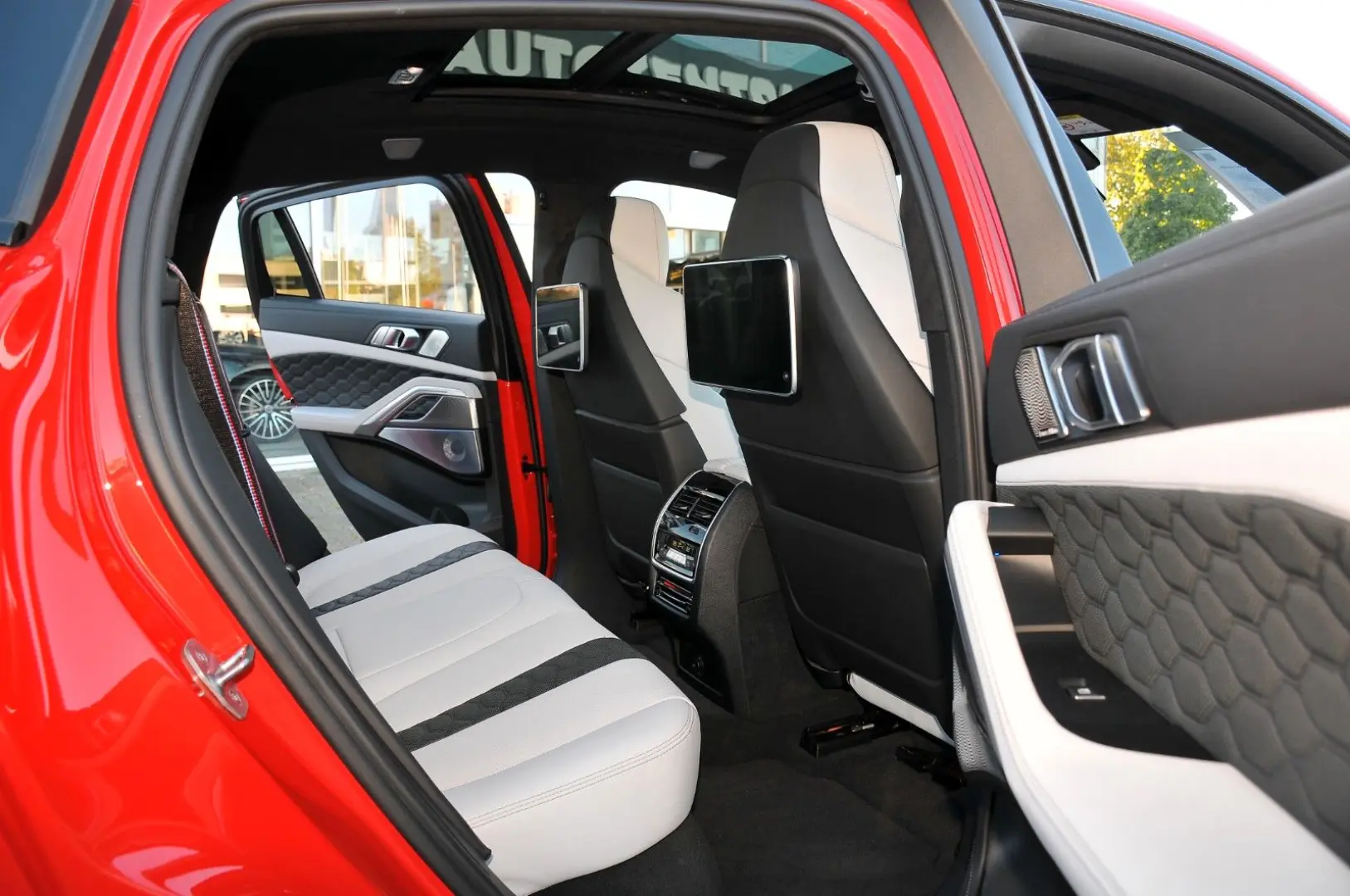 X6 M Competition Individual 2xTV B&W Laser Sky L