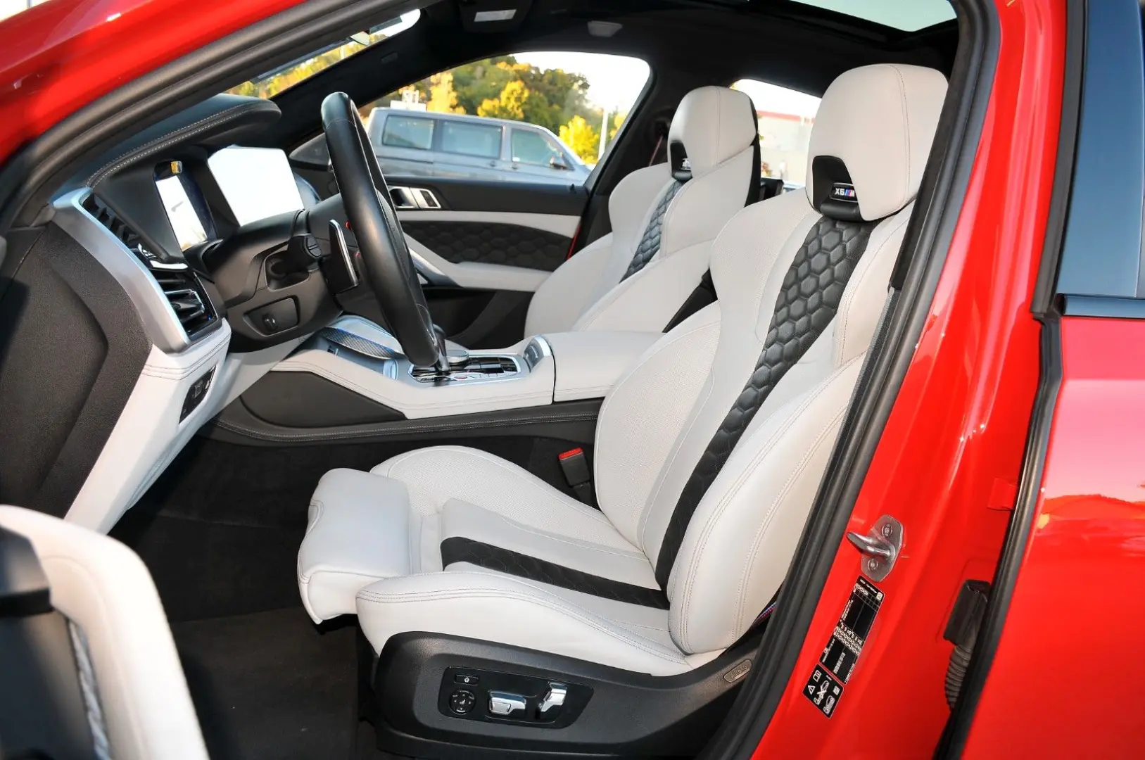 X6 M Competition Individual 2xTV B&W Laser Sky L