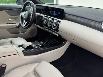 Mercedes CLA 250e Hybrid Luxury !