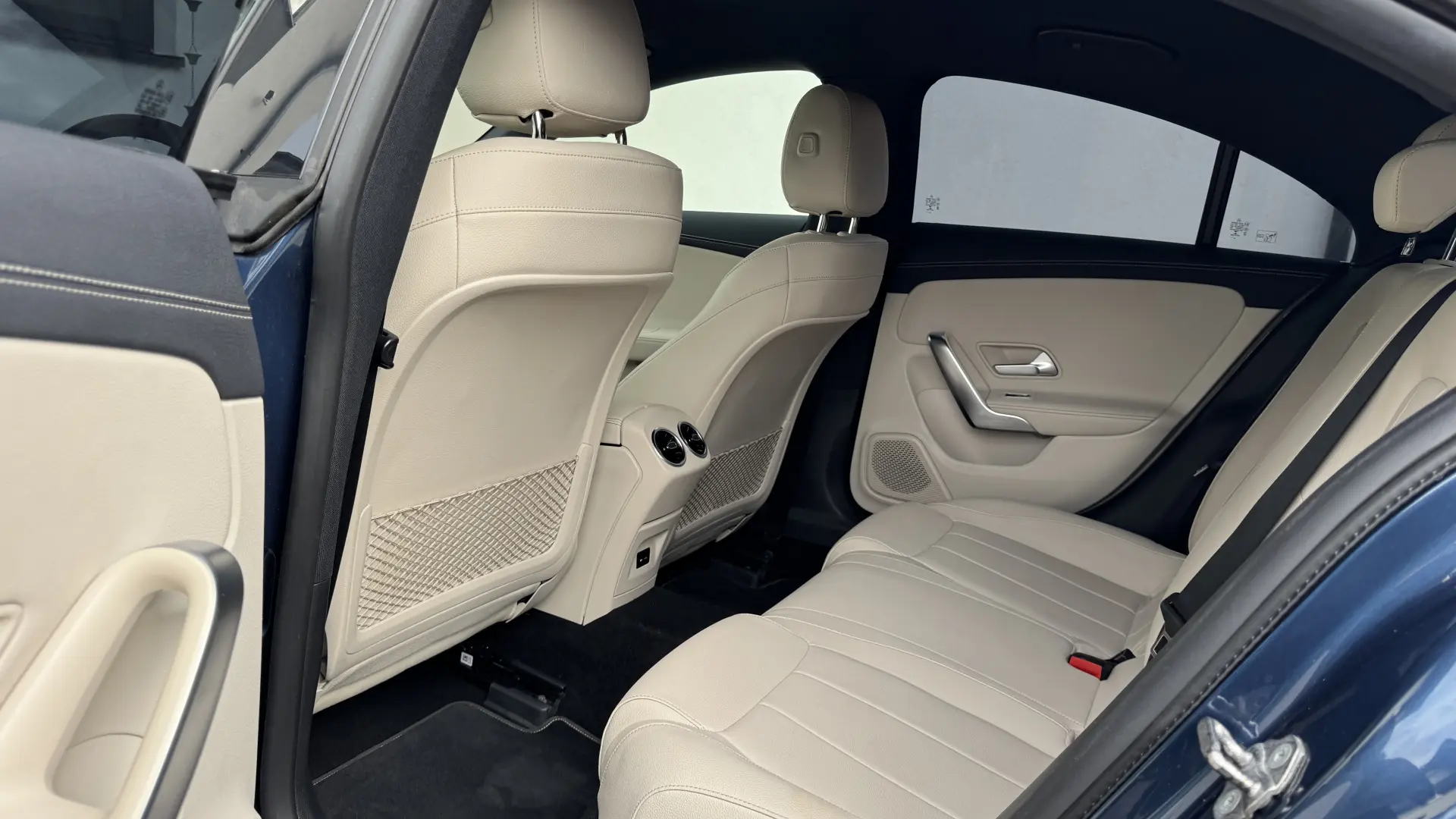 Mercedes CLA 250e Hybrid Luxury !