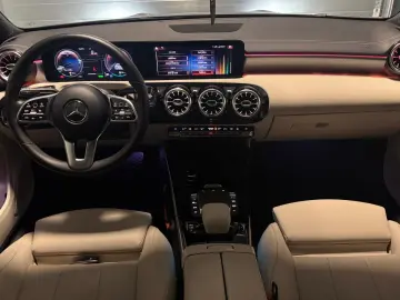 Mercedes CLA 250e Hybrid Luxury !