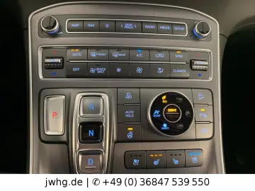 Hyundai Santa Fe Signature Hybrid 4WD