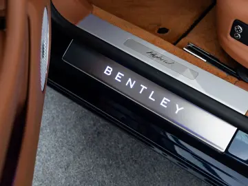 Flying Spur Hybrid MY22   Naim