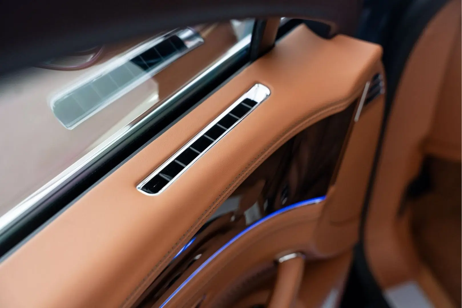 Flying Spur Hybrid MY22   Naim
