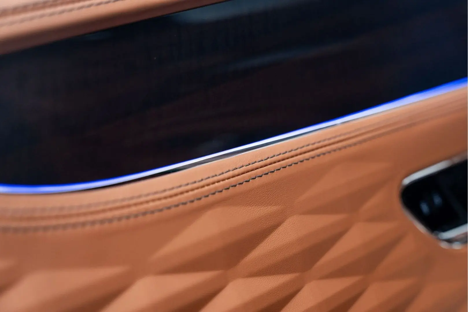 Flying Spur Hybrid MY22   Naim