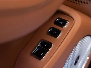 Flying Spur Hybrid MY22   Naim