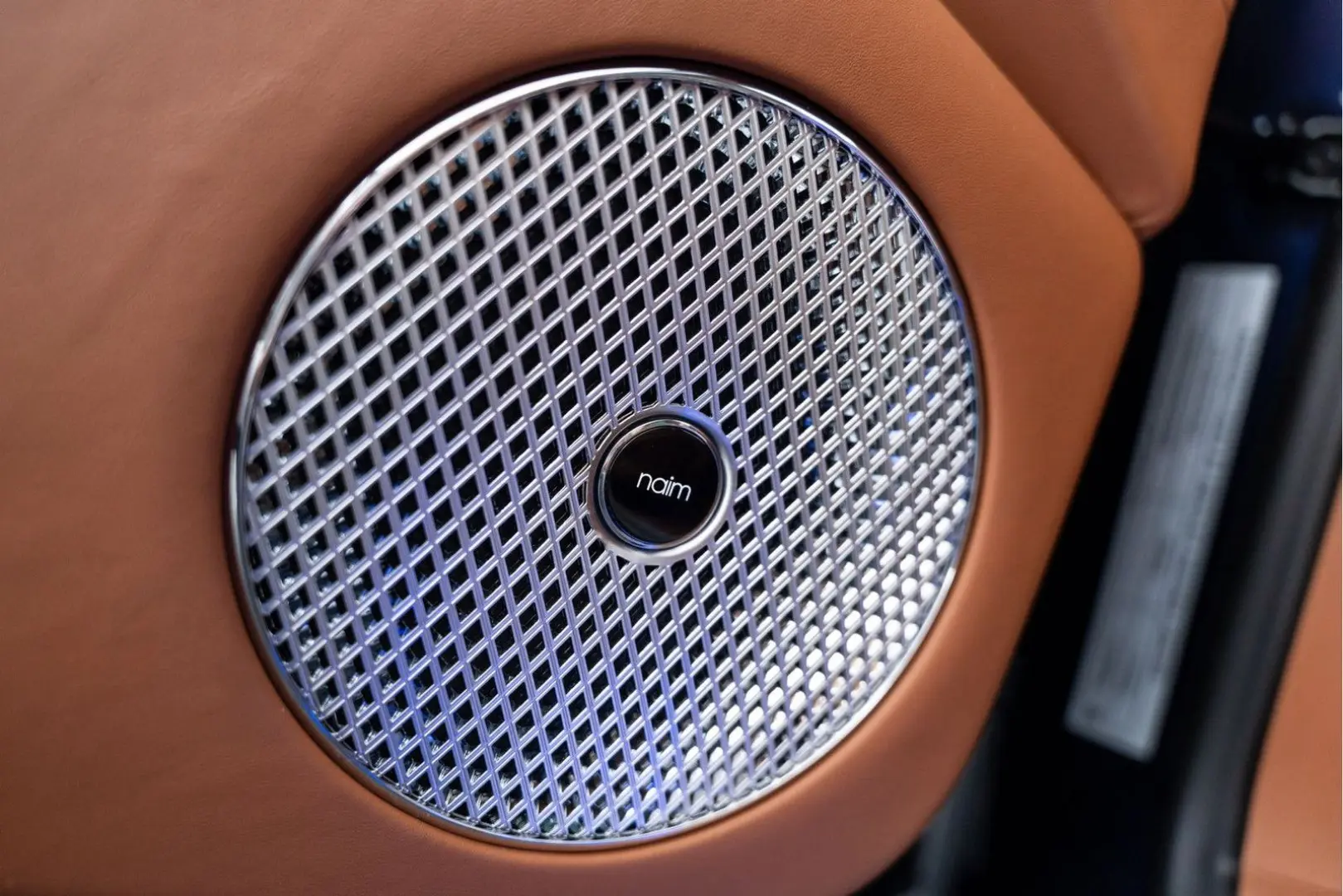 Flying Spur Hybrid MY22   Naim