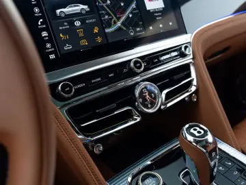 Flying Spur Hybrid MY22   Naim