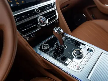 Flying Spur Hybrid MY22   Naim