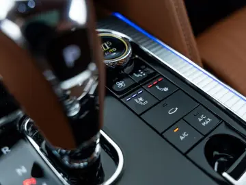 Flying Spur Hybrid MY22   Naim