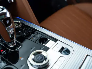 Flying Spur Hybrid MY22   Naim