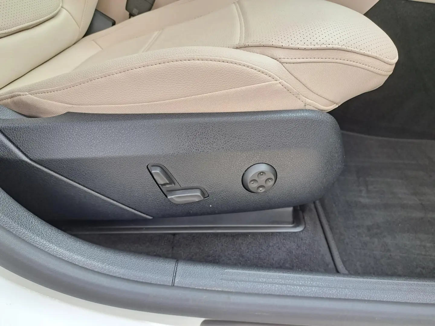 GLC 220 d 4Matic Avantgarde ACC AHK LED RFK Spur