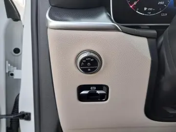 GLC 220 d 4Matic Avantgarde ACC AHK LED RFK Spur