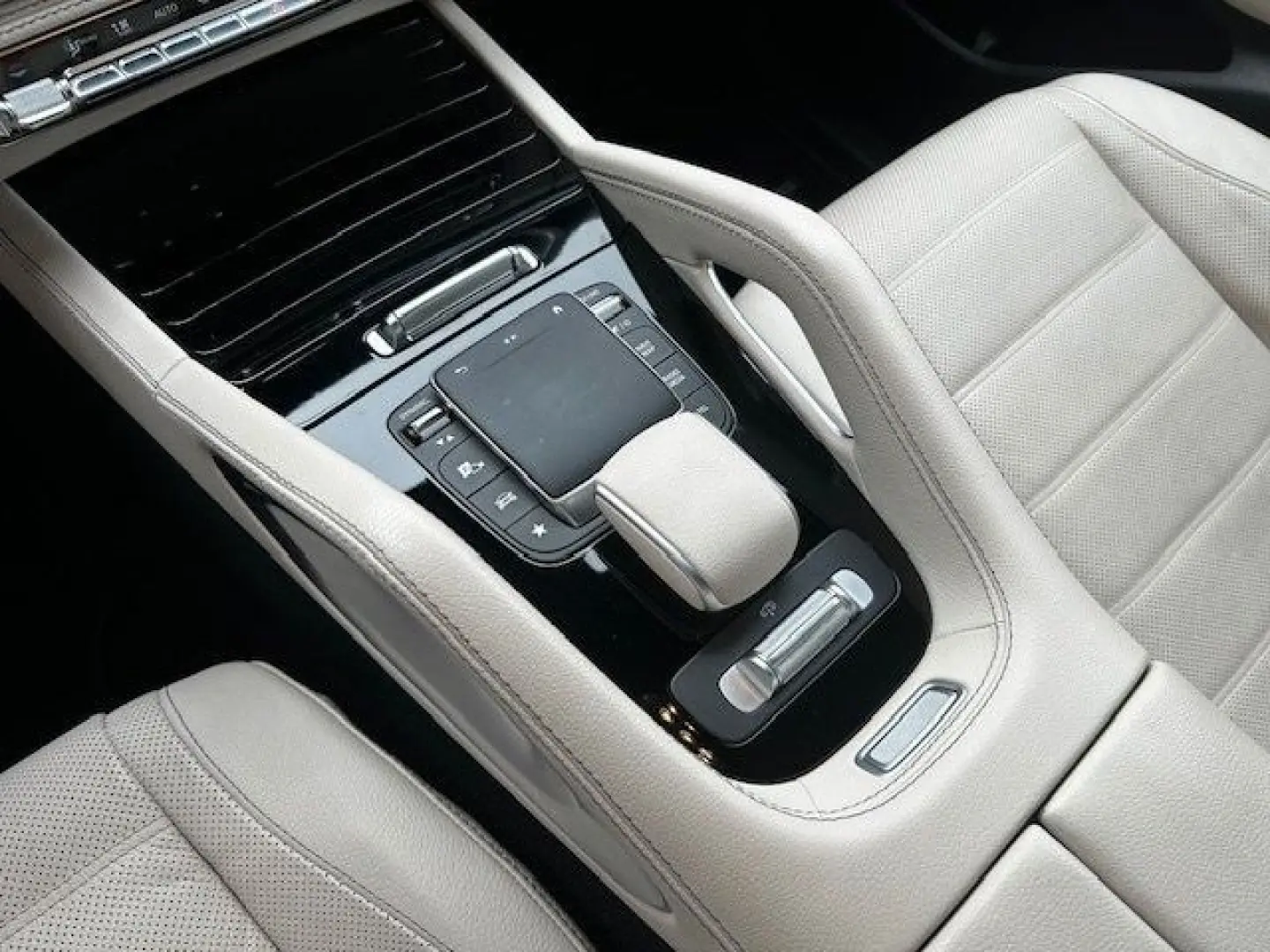 GLS 400d 4Matic 21  HUD AHK Pano 7seat Standheiz