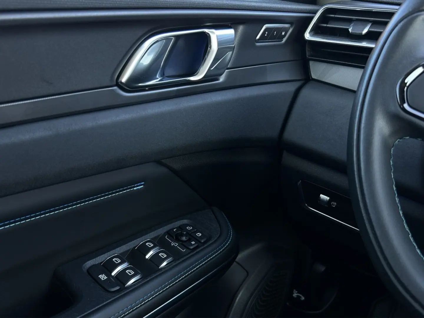 01 1.5T HEV Pano Keyless SHZ el.Sitze R-Kam eHKL