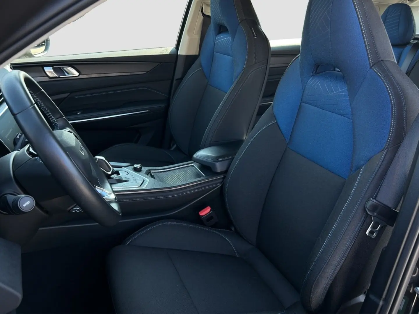 01 1.5T HEV Pano Keyless SHZ el.Sitze R-Kam eHKL