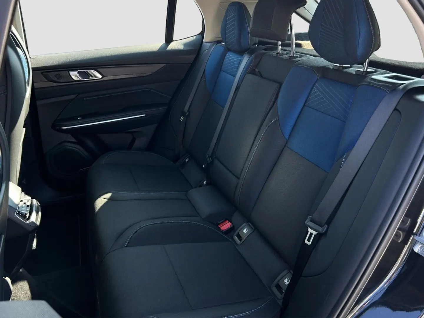 01 1.5T HEV Pano Keyless SHZ el.Sitze R-Kam eHKL