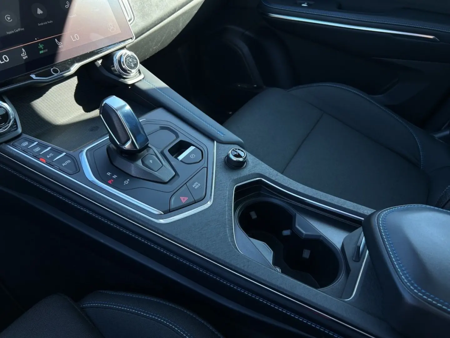 01 1.5T HEV Pano Keyless SHZ el.Sitze R-Kam eHKL