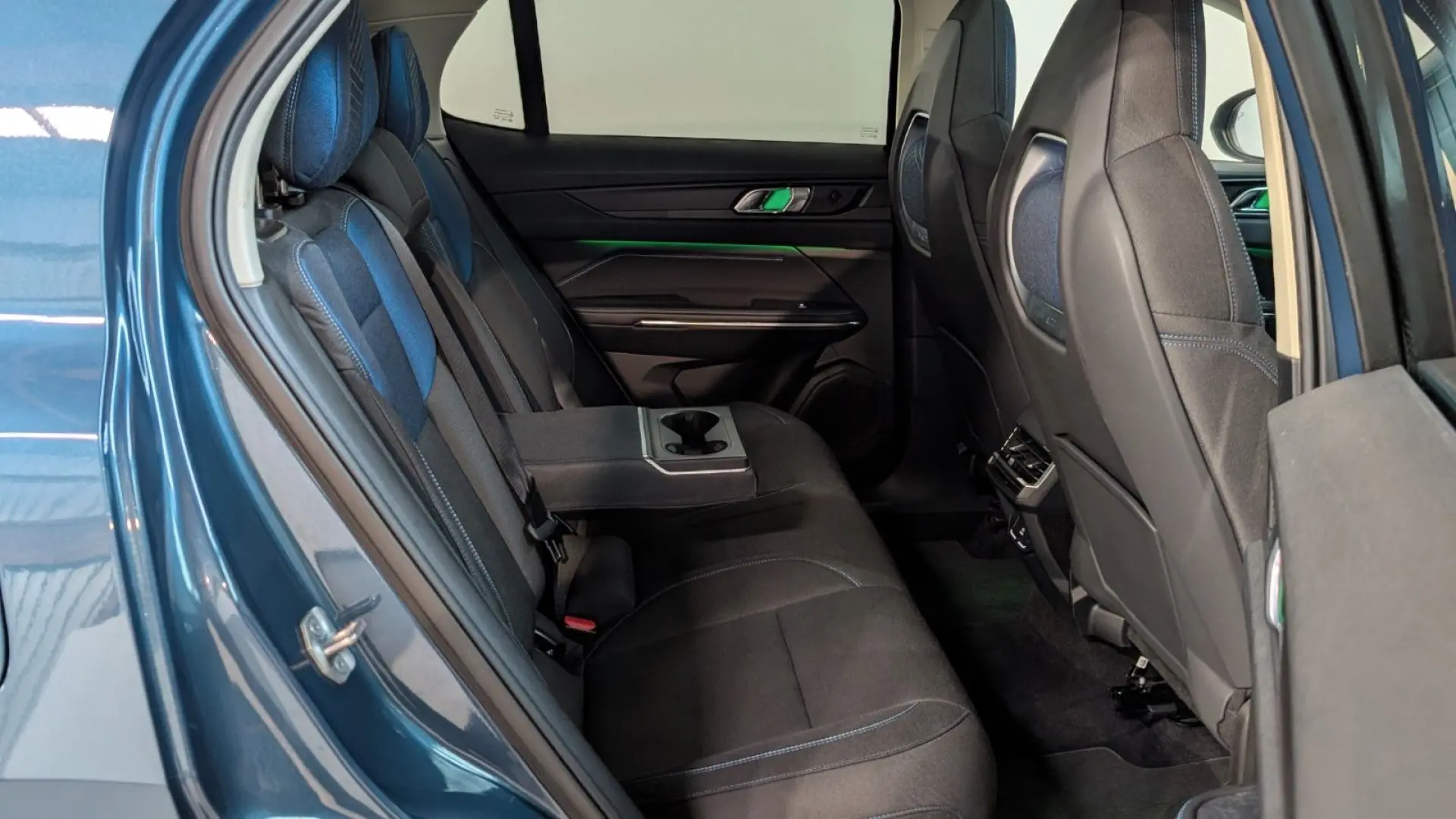 1.5 eHybrid 192kW PANO LANE SIDE 360