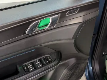 1.5 eHybrid 192kW PANO LANE SIDE 360