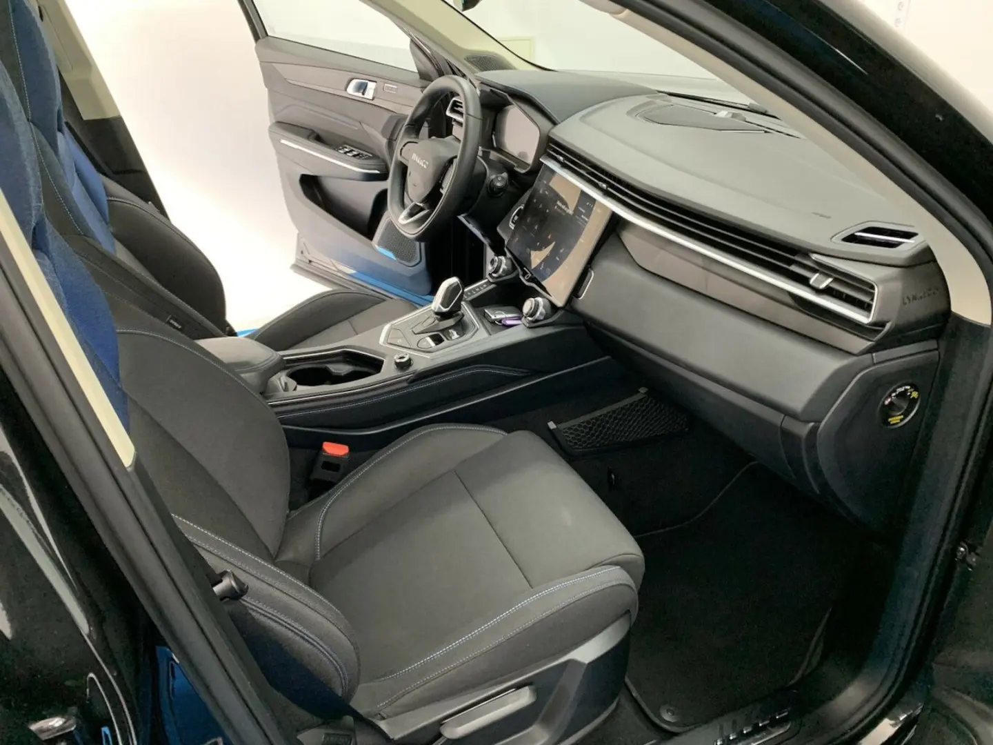 01 1.5 T PHEV Pano SHZ Navi Cam PDC 17 6kWh