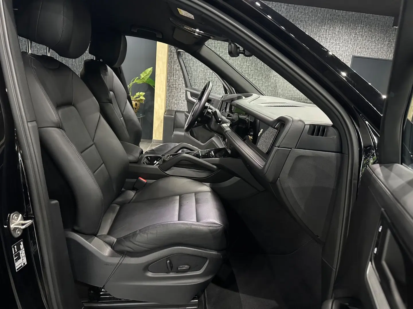 Cayenne  NEW MODEL   KAMERA   AHK   ACC   1.HAND