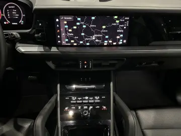 Cayenne  NEW MODEL   KAMERA   AHK   ACC   1.HAND