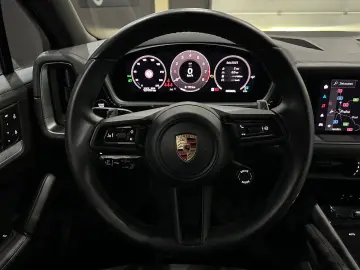 Cayenne  NEW MODEL   KAMERA   AHK   ACC   1.HAND