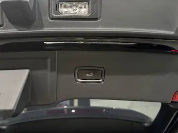 Cayenne  NEW MODEL   KAMERA   AHK   ACC   1.HAND