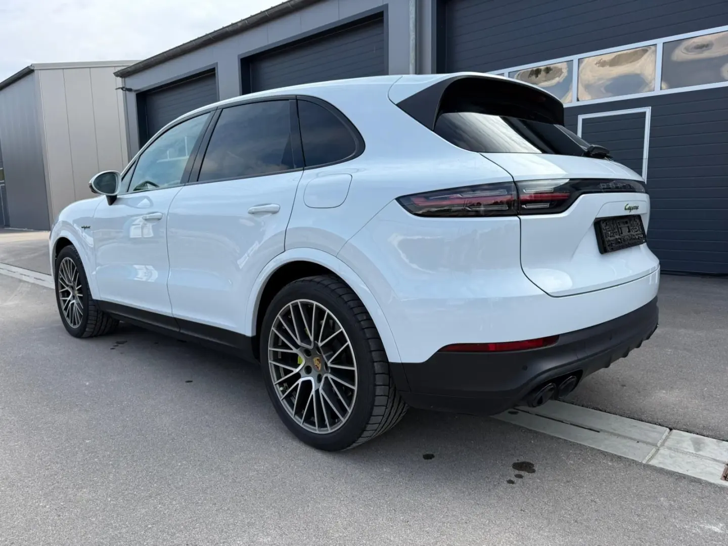 Cayenne E-Hybrid Platinum Edition AHK Pano Alu21