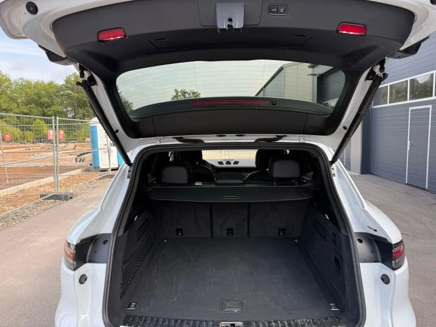 Cayenne E-Hybrid Platinum Edition AHK Pano Alu21