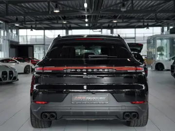 Cayenne  1.H  21  Chrono  Pano  AHK  BOSE  ACC